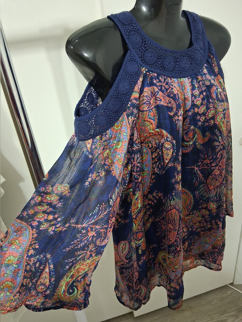 Daniel Rainn Flowy Layers Navy Paisley Cold-Shoulder Tunic with Crochet Yoke SzL
